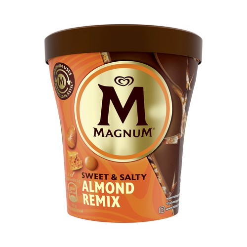 Tarrina de helado de almendra tostada con un toque de caramelo salado y chocolate con leche MAGNUM Magic 440 ml.